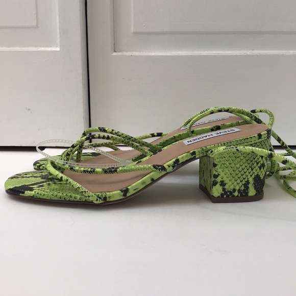 New STEVE MADDEN Impressed Strappy Snake Print Heeled Sandals Size 5.5M - Picture 3 of 7